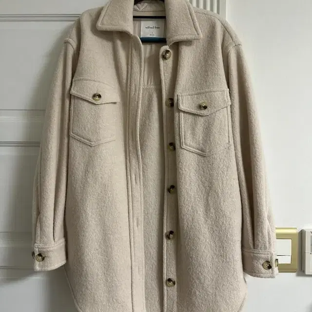 [S] Aritzia 셔츠 자켓 (Ganna Shirt Jacket)