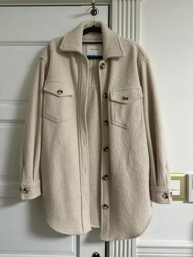 [S] Aritzia 셔츠 자켓 (Ganna Shirt Jacket)