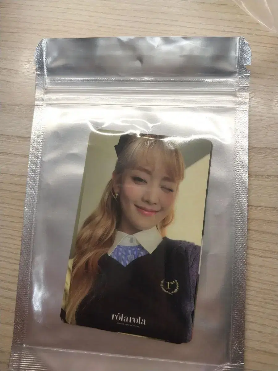 Minnie Laura Laura photocard sealed 3