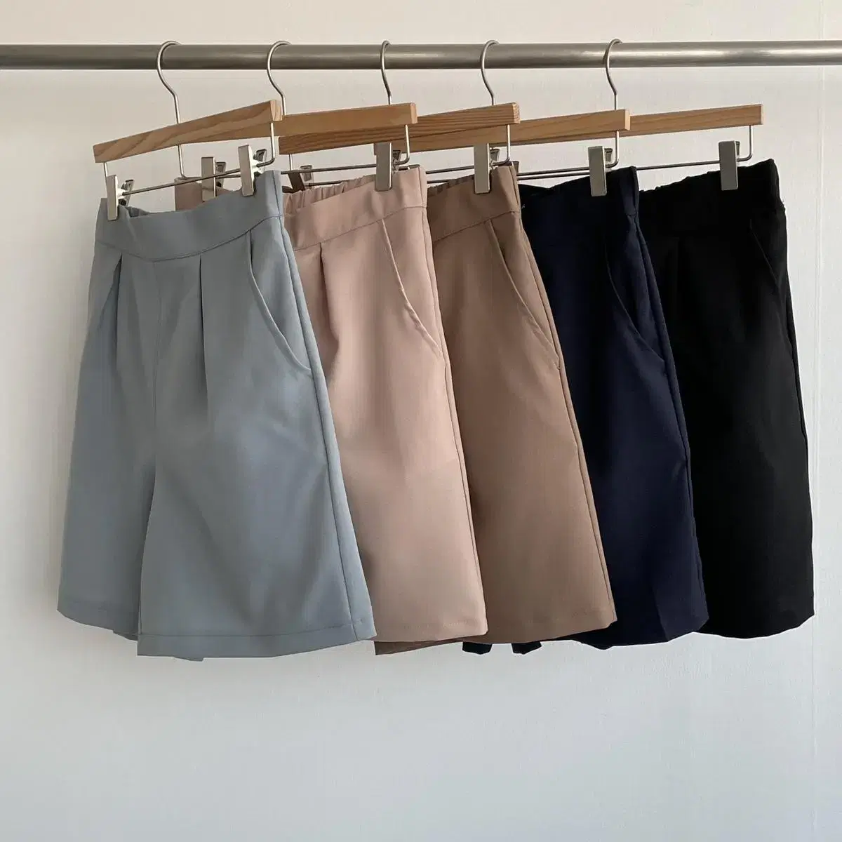 5 Bupintuck Shorts (Navy, Mint, Light Beige)