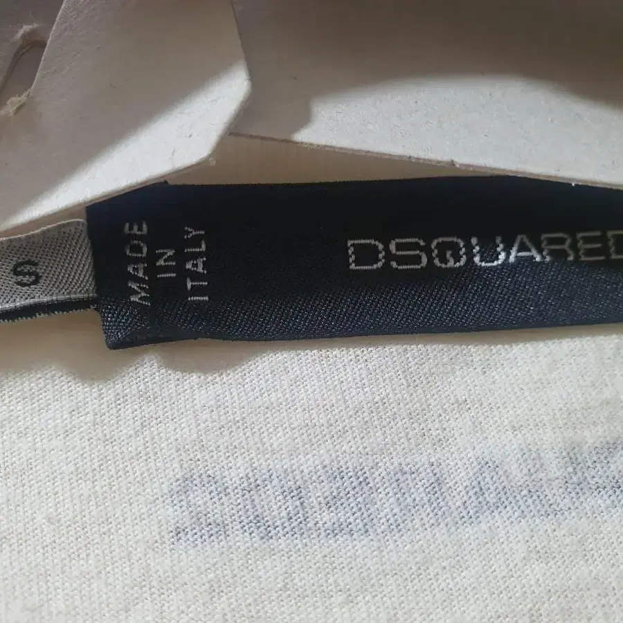 m42) dsquared2 반팔티 꽃무늬 s