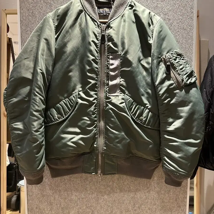 BEAMS PLUS L-3B DOWN BOMBER JACKET