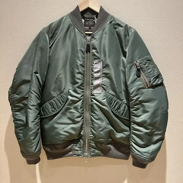 BEAMS PLUS L-3B DOWN BOMBER JACKET