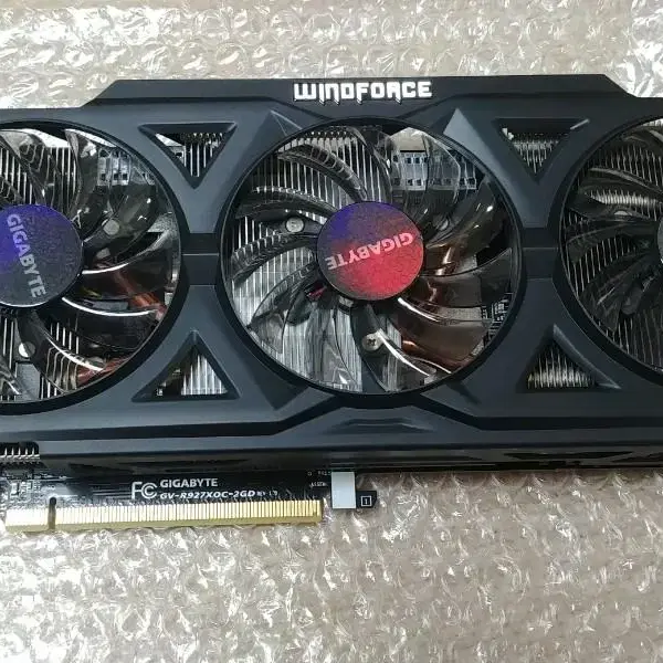 기가바이트 R9 270x 2g 팝니다.