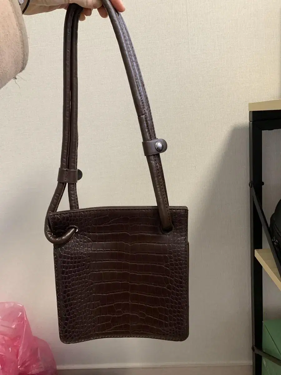 Selling a shoulder bag