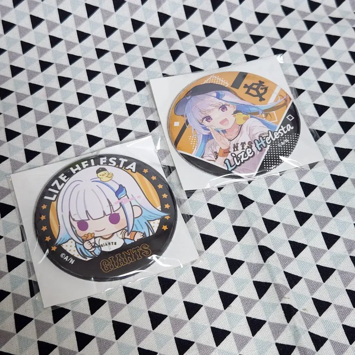 NIJISANJI X Serri Kujirize Can Badge