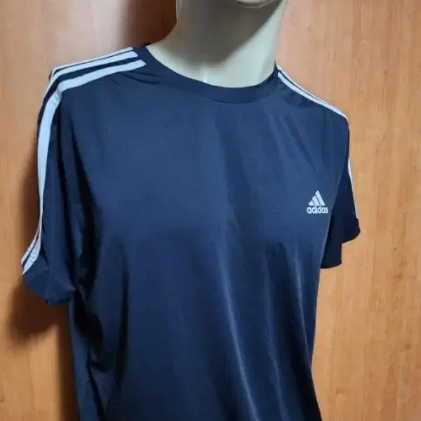 ADIDAS아디다스트레이닝반팔100입니다만약95에서100정도