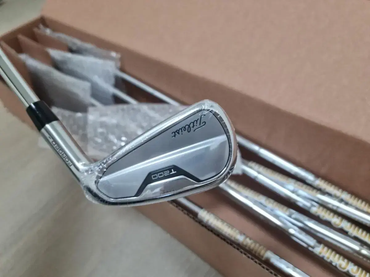 Titleist T200. Iron Set