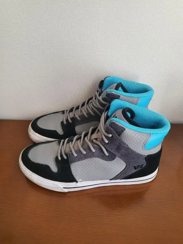 Supra  하이탑 운동화