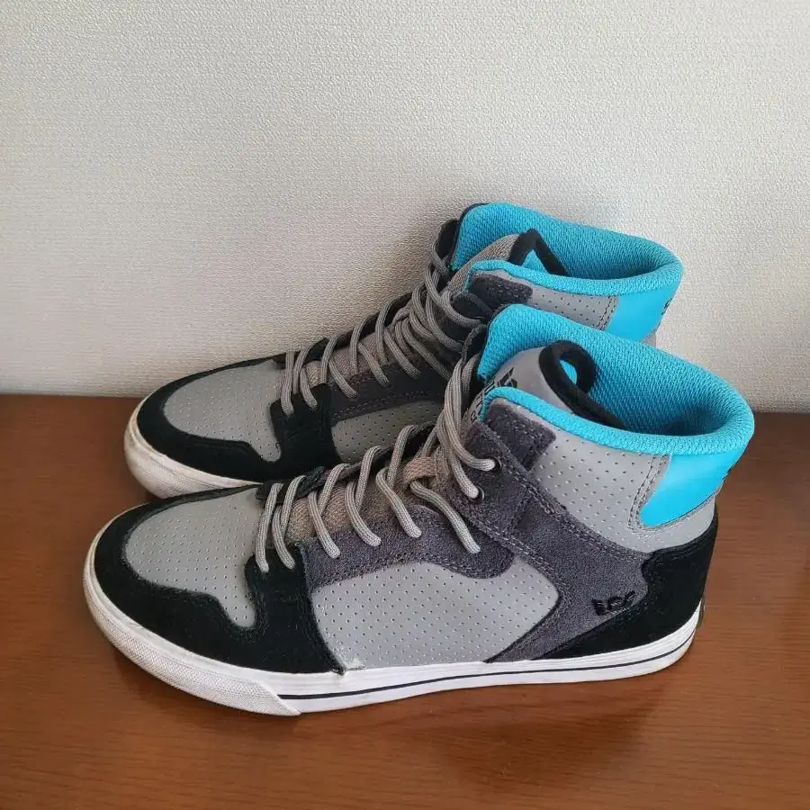 Supra  하이탑 운동화