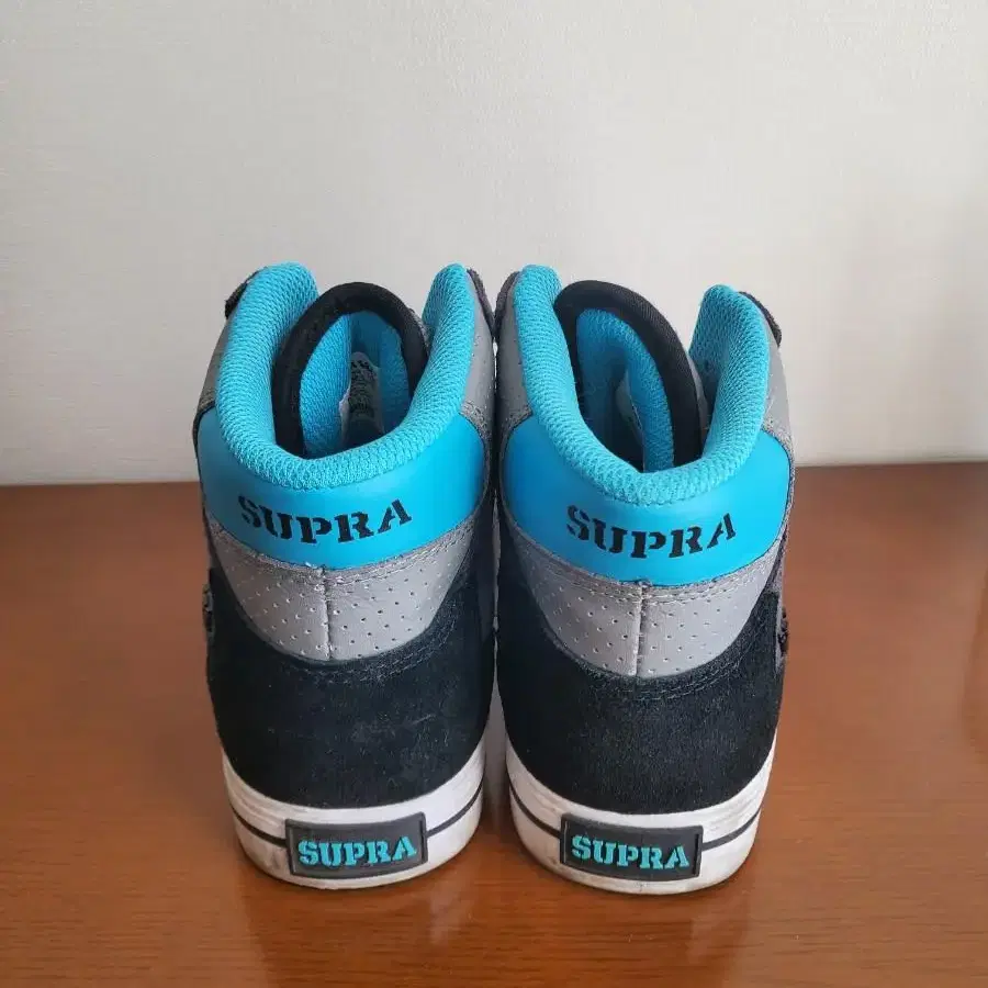 Supra  하이탑 운동화