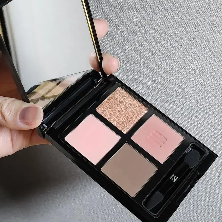 HERA Eyeshadow 헤라팔레트,헤라,델리케이트로즈,4구팔레트,쿨톤팔레트 on Bunjang with safe global