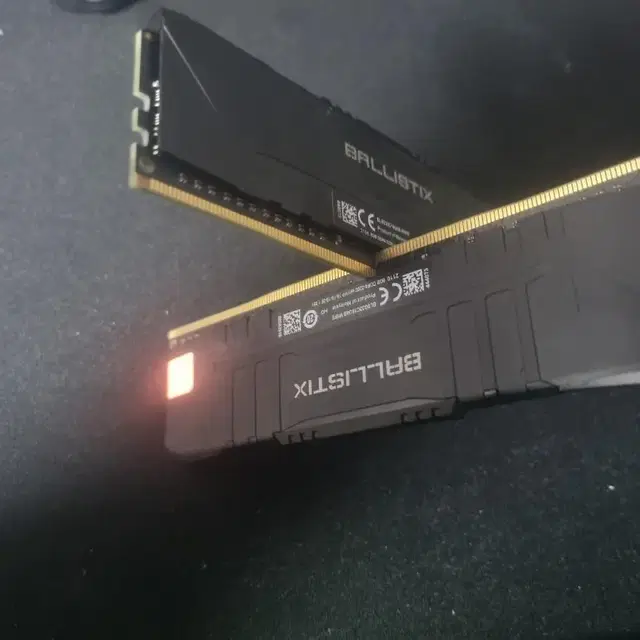 마이크론 ddr4 ballistix 16gb(8x2) 팝니다