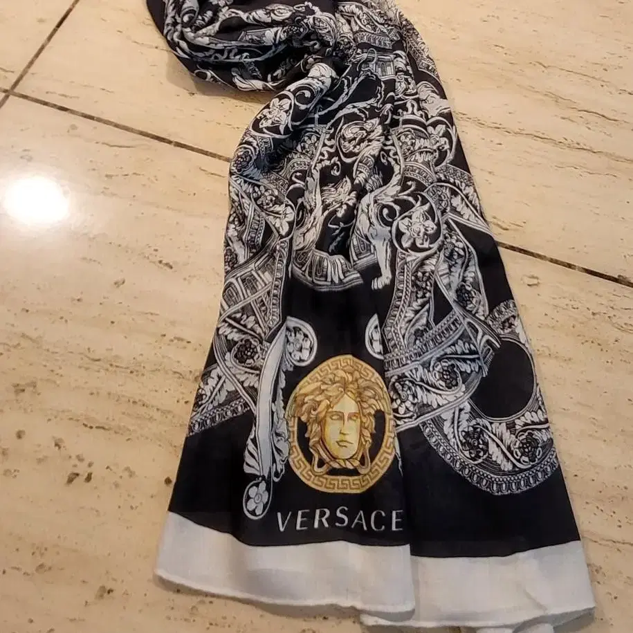 베르사체 VERSACE 정품 MADE IN ITALY 울실크 스카프