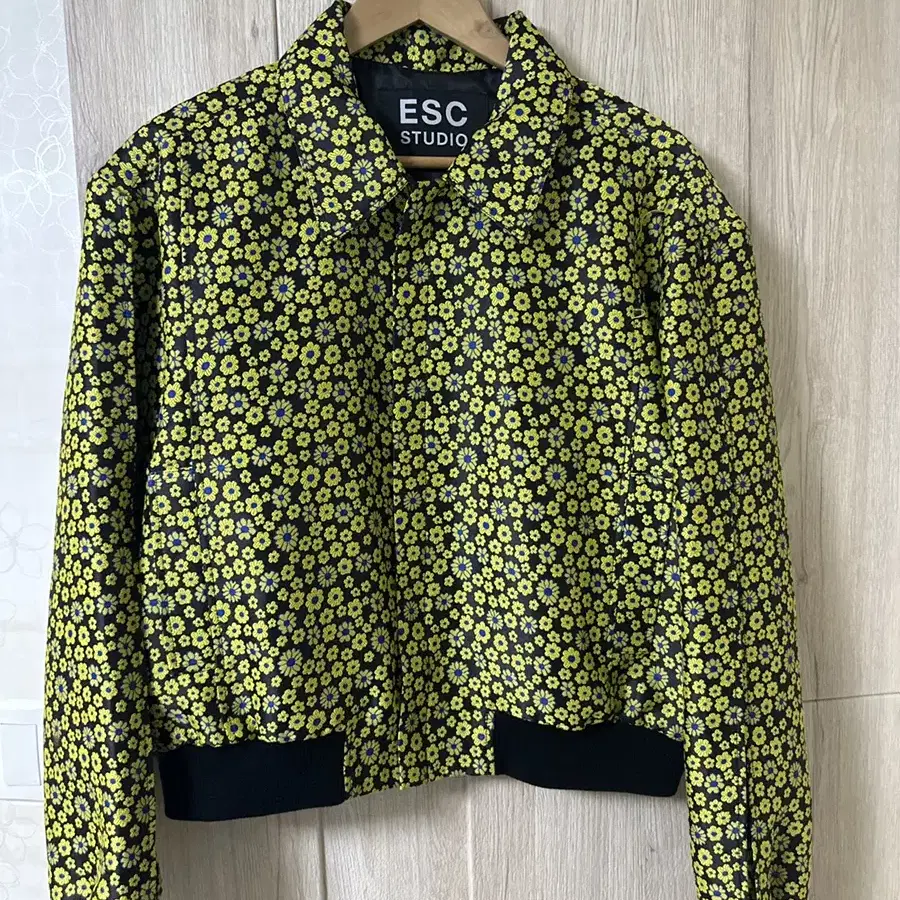 [escstudio] 2021 scarf blouson(flower)