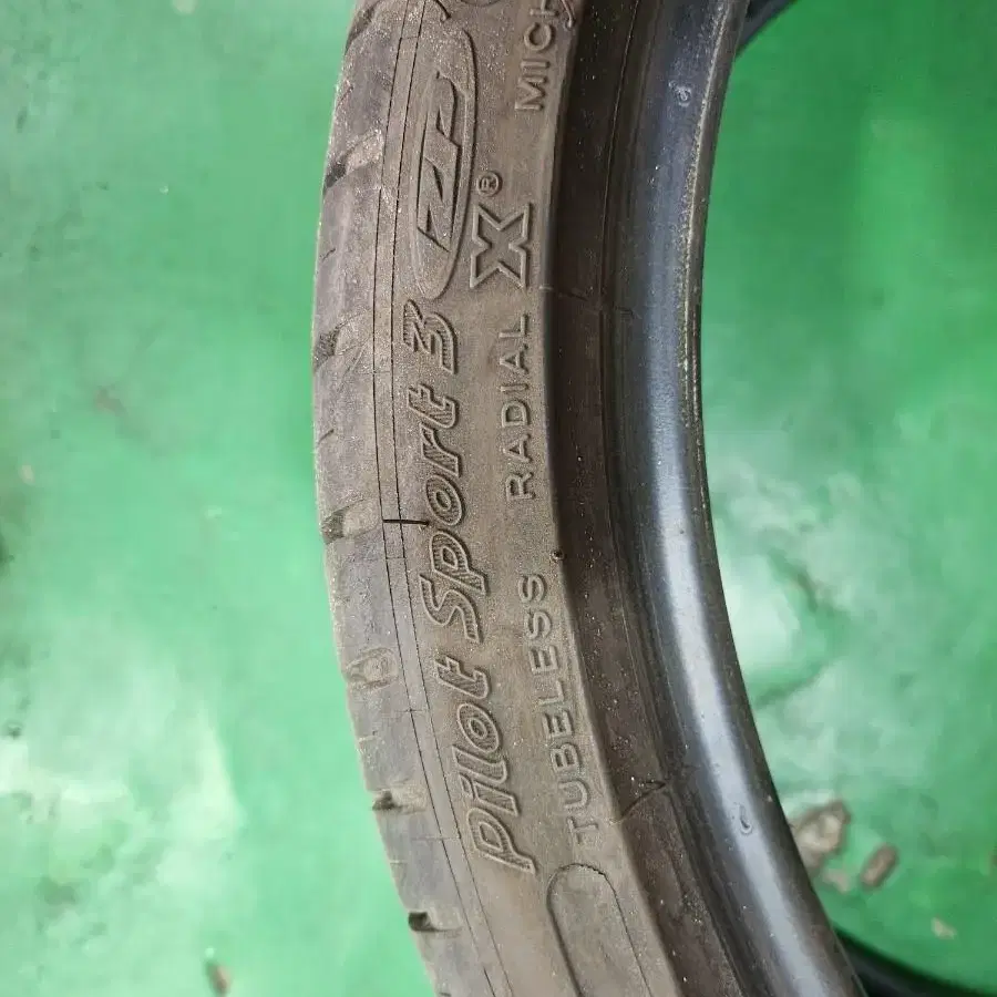 중고타이어 275/30R20 팜니다