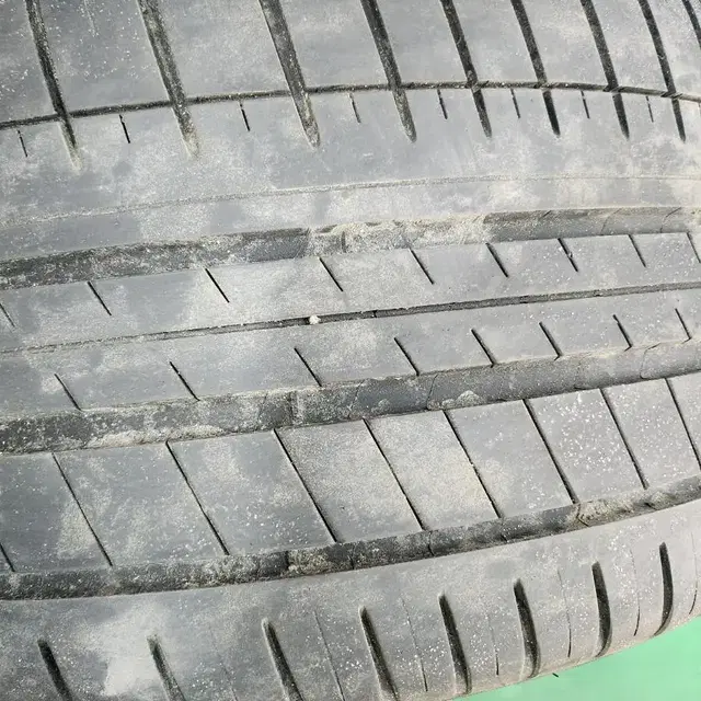 중고타이어 275/30R20 팜니다