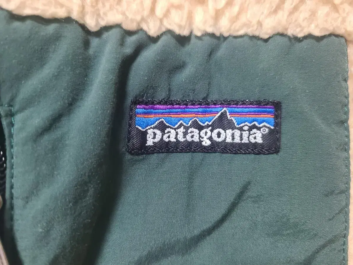 Classic retro fleece jacket from Patagonia in the 90s