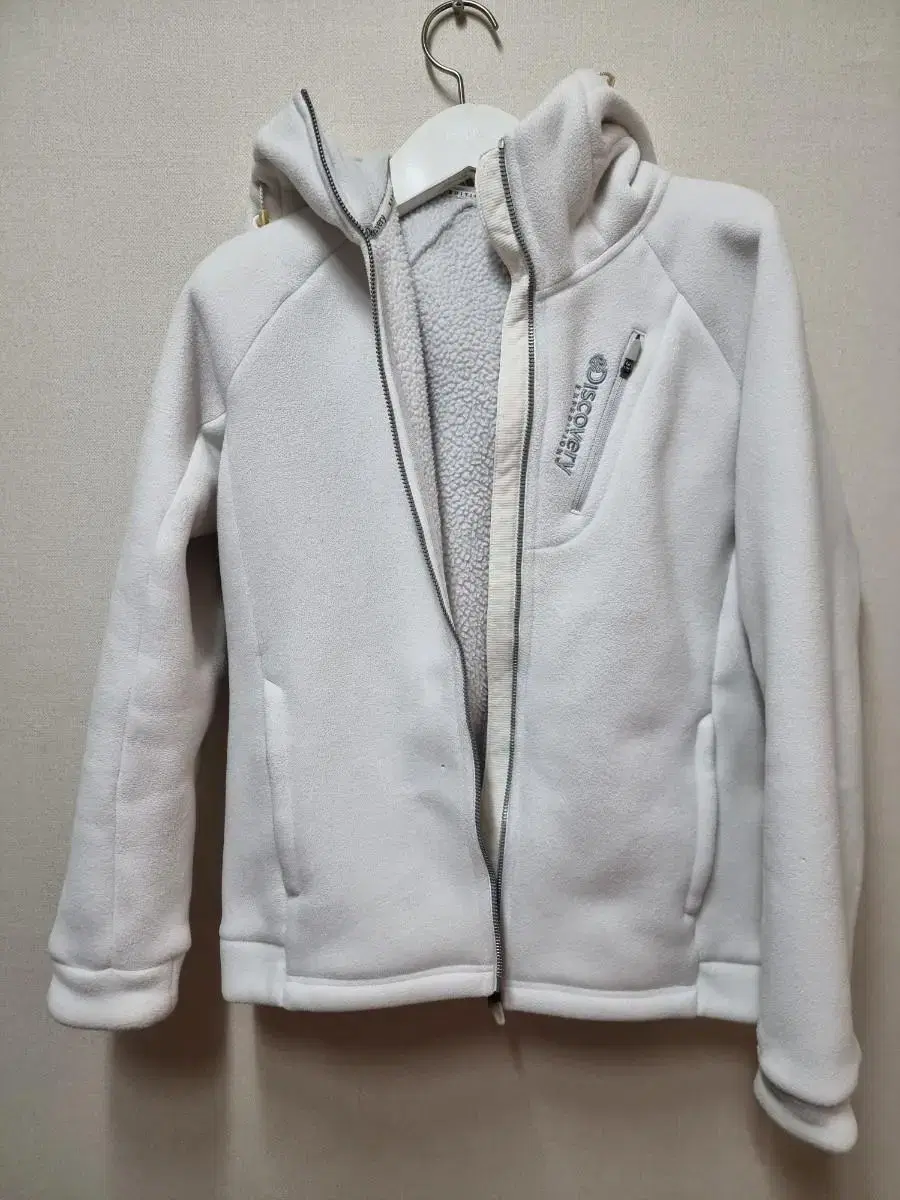 Discovery Hooded zip-up jacket