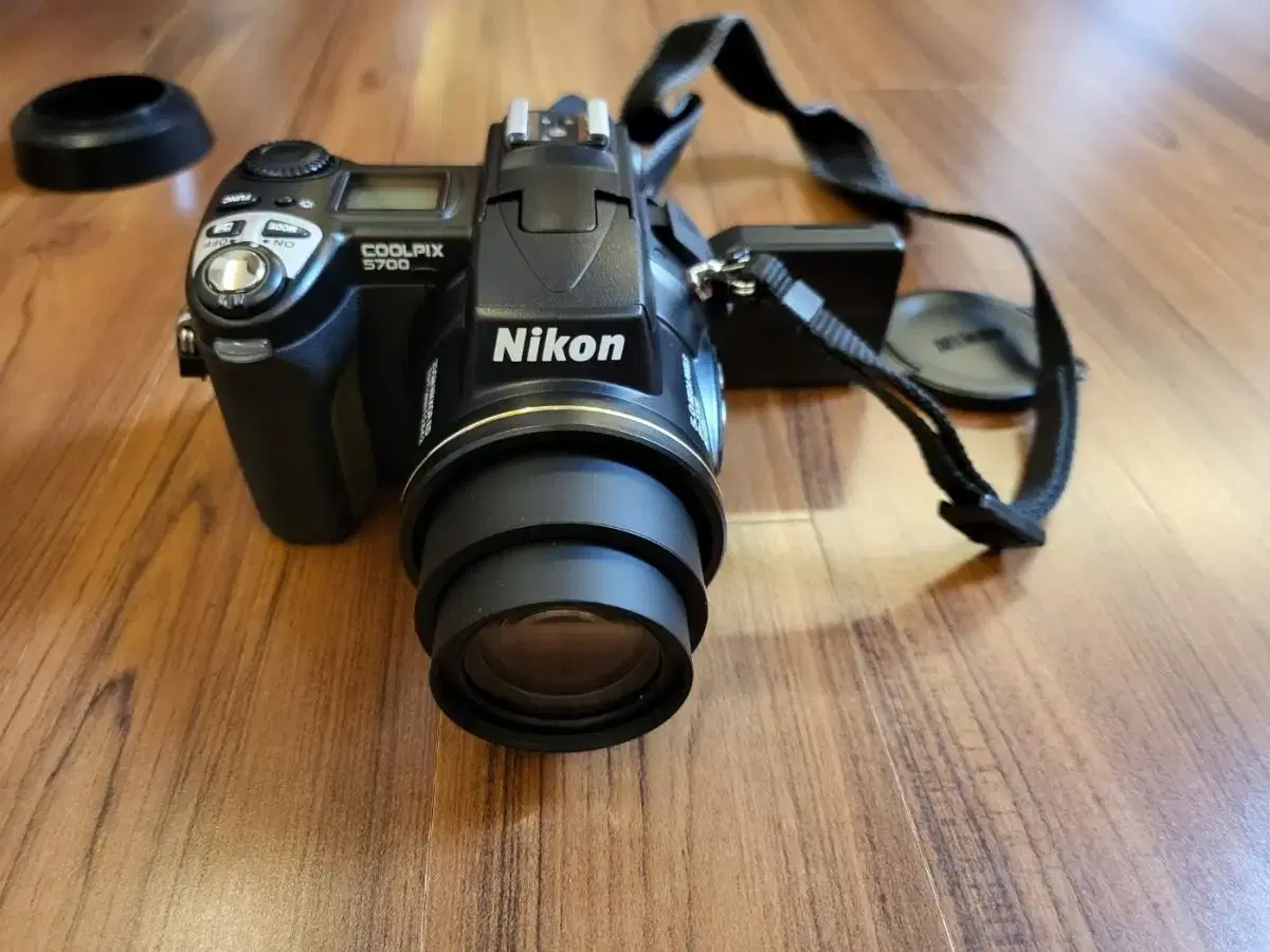 Nikon E5700 판매합니다.