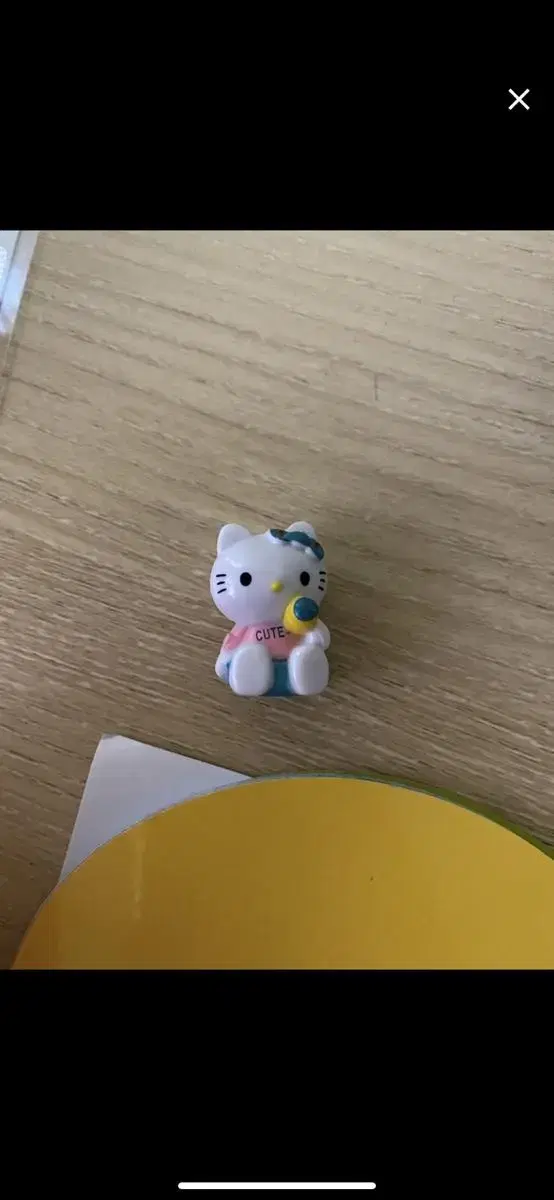 Hello Kitty Surprise Figure