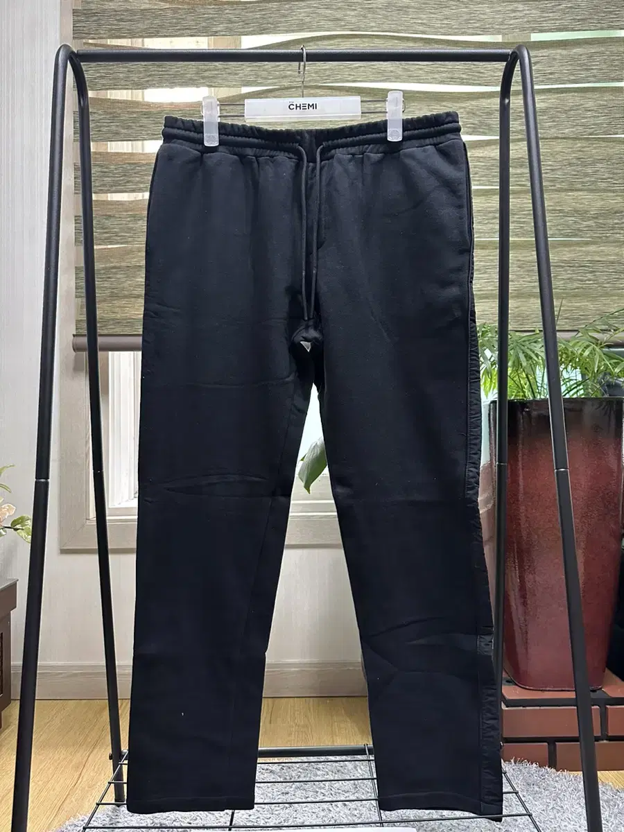 [L]255.ADYN Sweatpants in Black