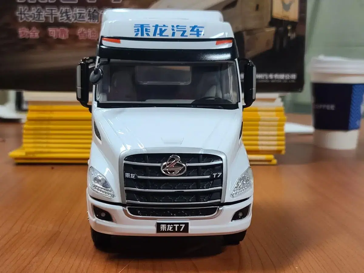 1:24 DONGFENG 중국 트럭(트랙터, 6X4)  다이캐스트 판매