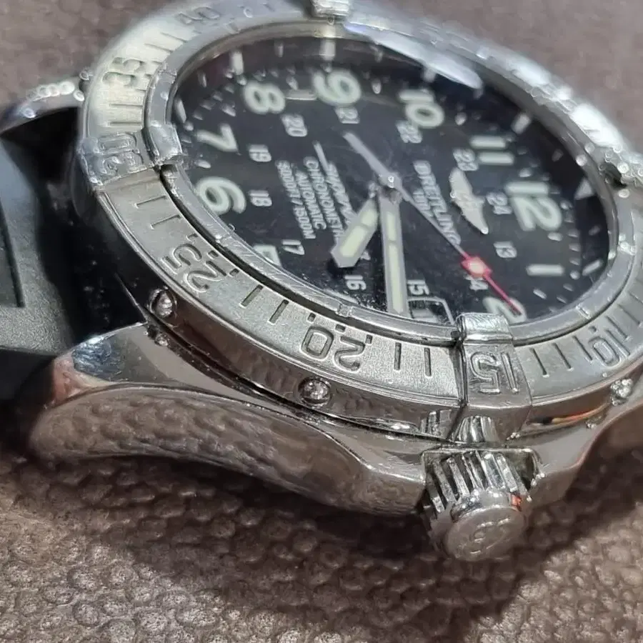 브라이틀링 슈퍼오션 오토매틱 블랙판 다이얼 BREITLING Supero