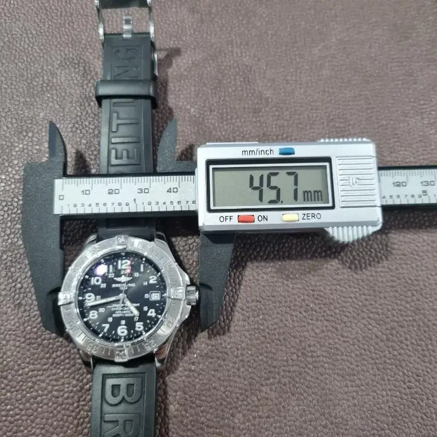 브라이틀링 슈퍼오션 오토매틱 블랙판 다이얼 BREITLING Supero