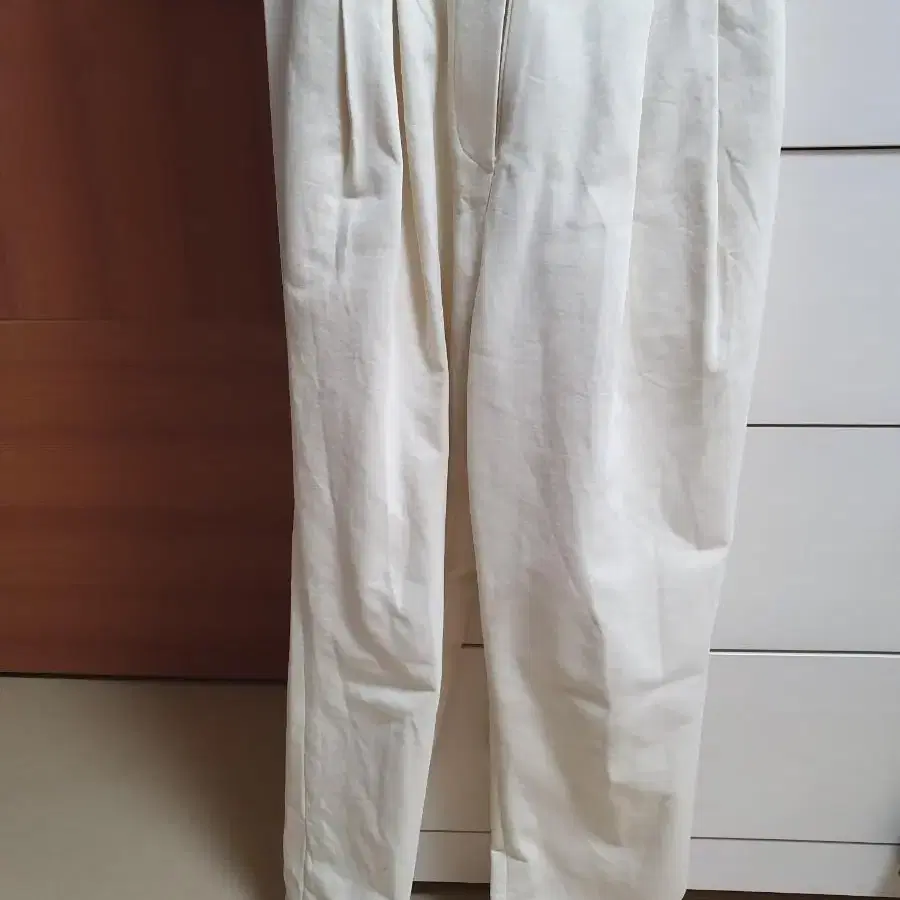 킨더살몬 classic tuck pants ivory S