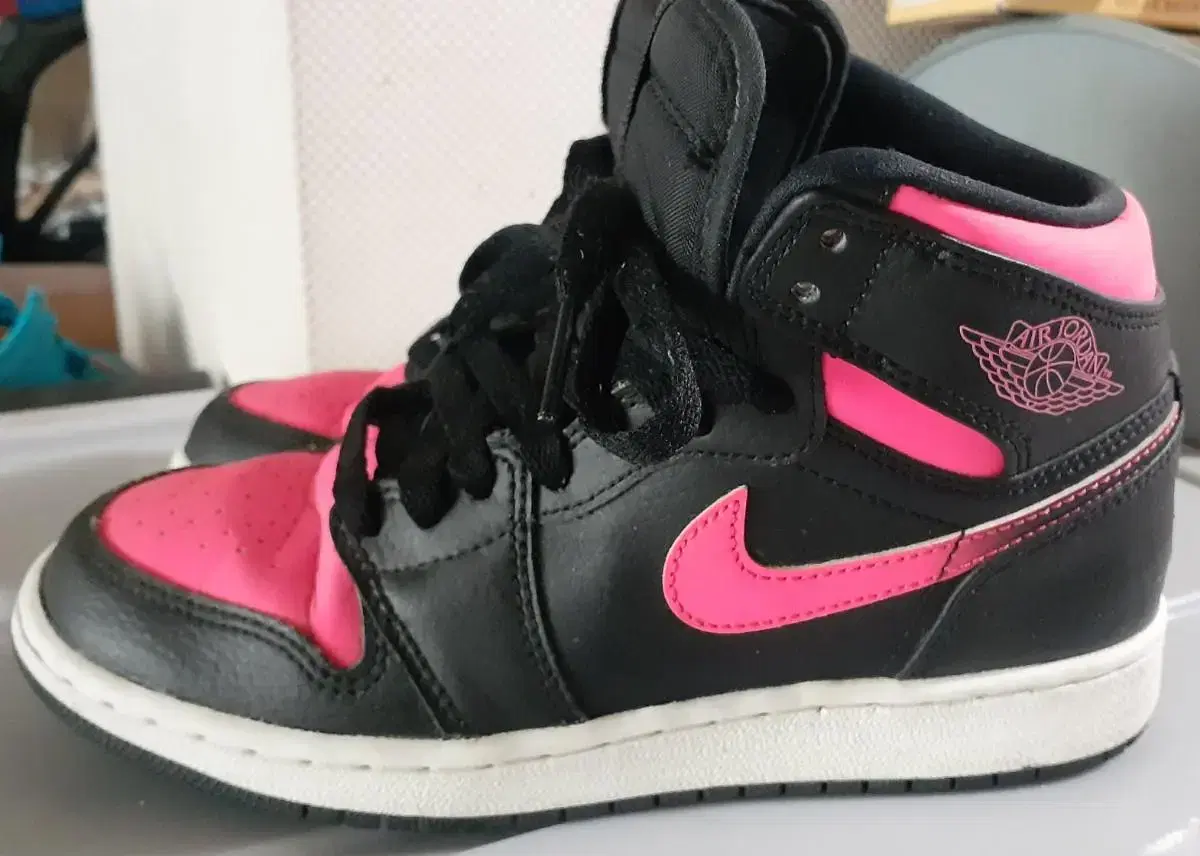 Nike Air Jordan1 Retro High GG Black Hyper Pink 230