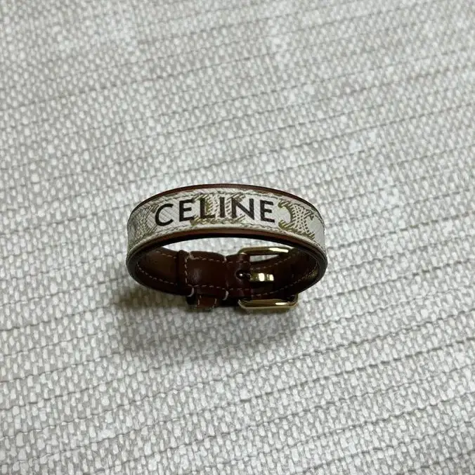 CELINE 팔찌 쿠르 투알 트라이앵글 팝니다