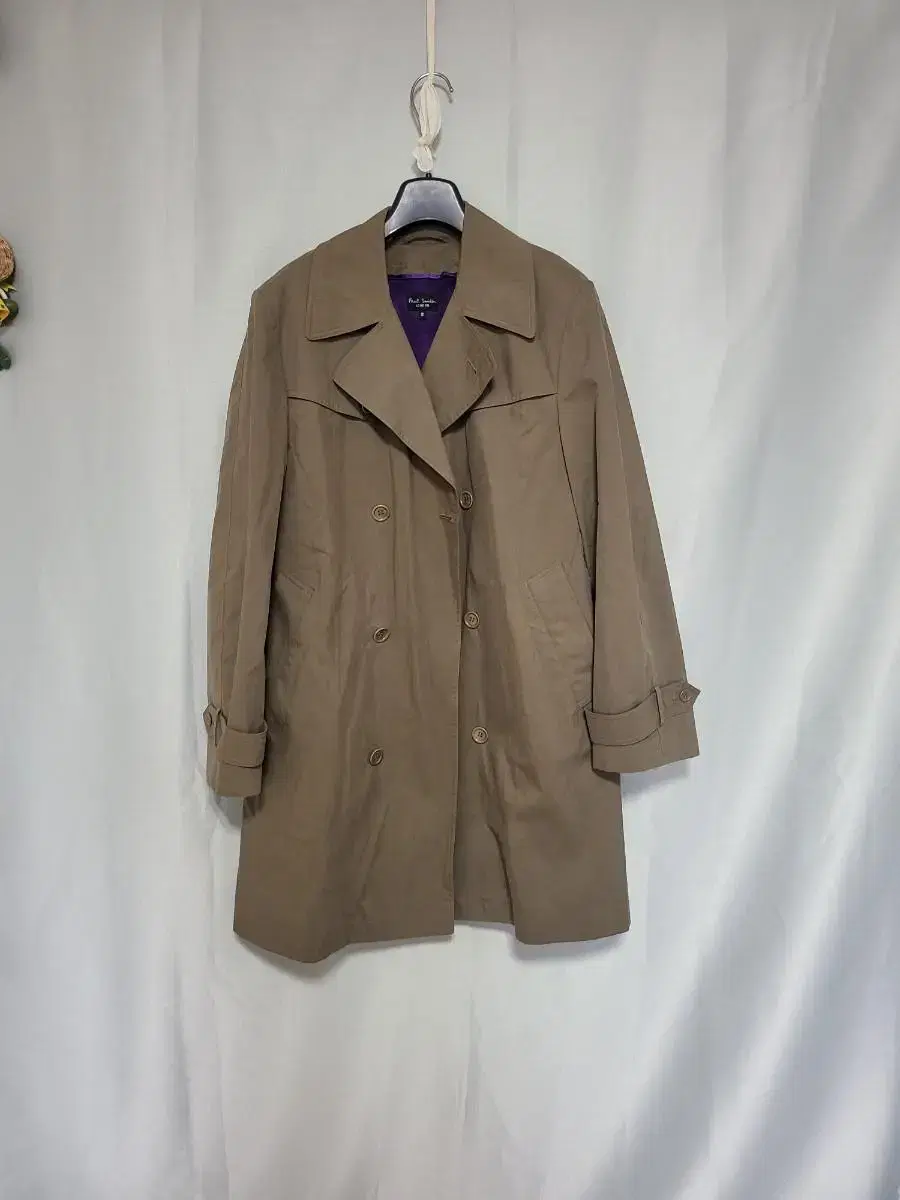 Men and women.Paul smith Paul smith)Trench coat with capital attachment