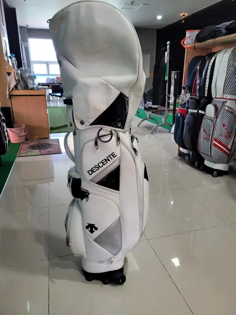 Descente Golf Bag