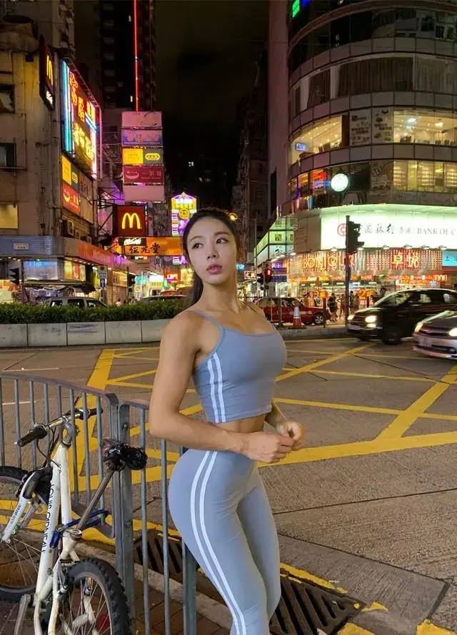 Crop Tops, Yoga Wear, Bra Tops / Body Profiles