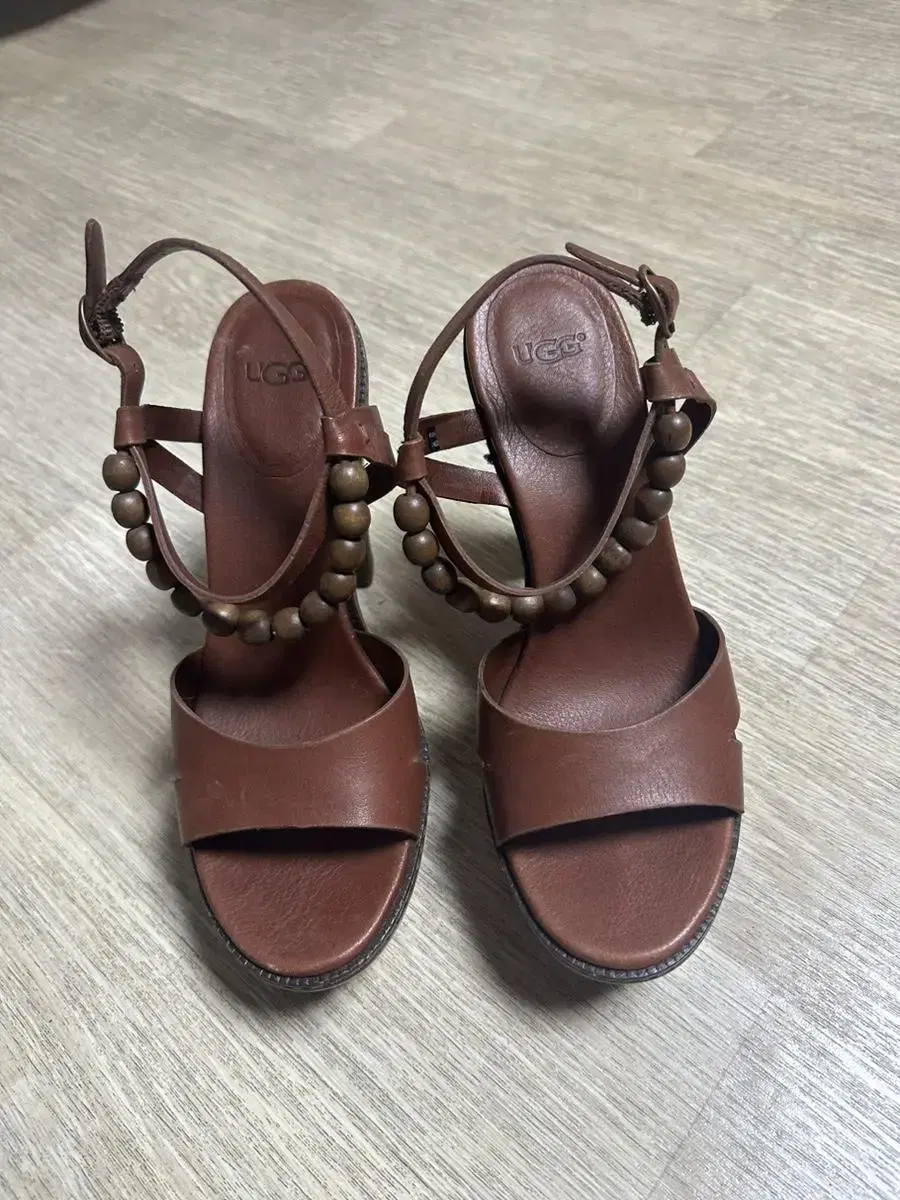 UGG UGG Women's Sandals Size W7