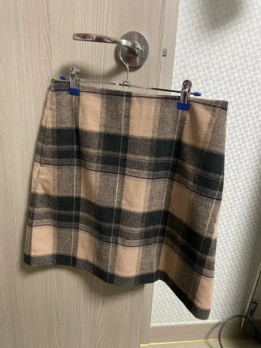 UNIQLO check skirt