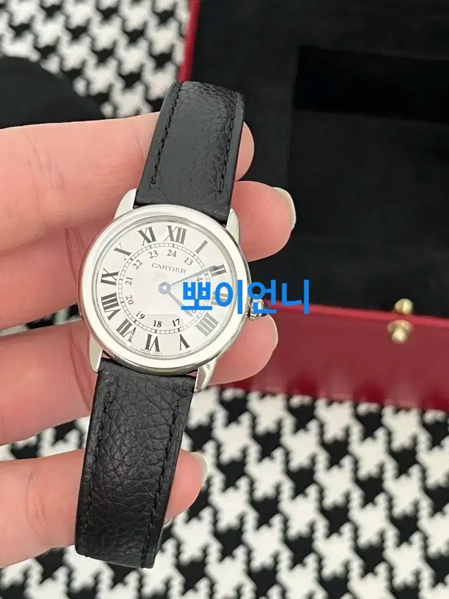 390마지막 가격인하 !!!( 까르띠에 롱드솔로 스몰)
