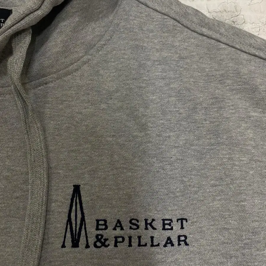 BASKER & PILLAR 후드티