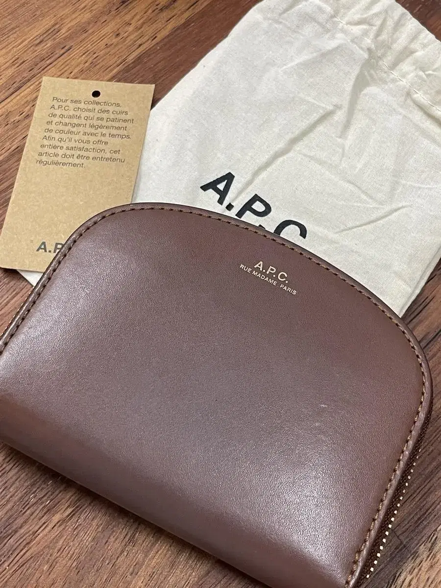 A.P.C. 아페쎄 하프문 월렛