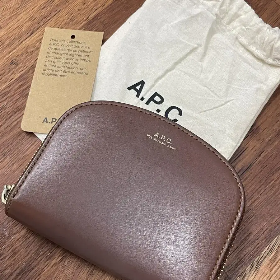 A.P.C. 아페쎄 하프문 월렛