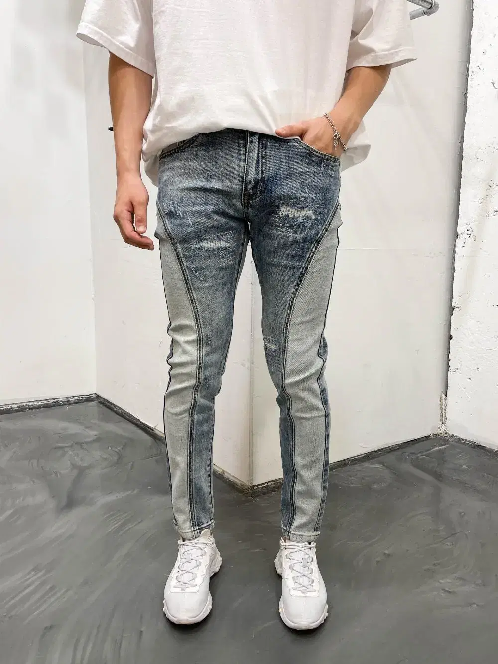 2882 Vahn Vahn Dungaree Distressed Fit Jeans