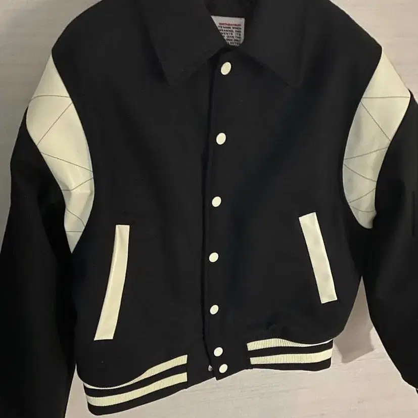 벌스데이 슈트 NEW STADIUM JACKET (Black)