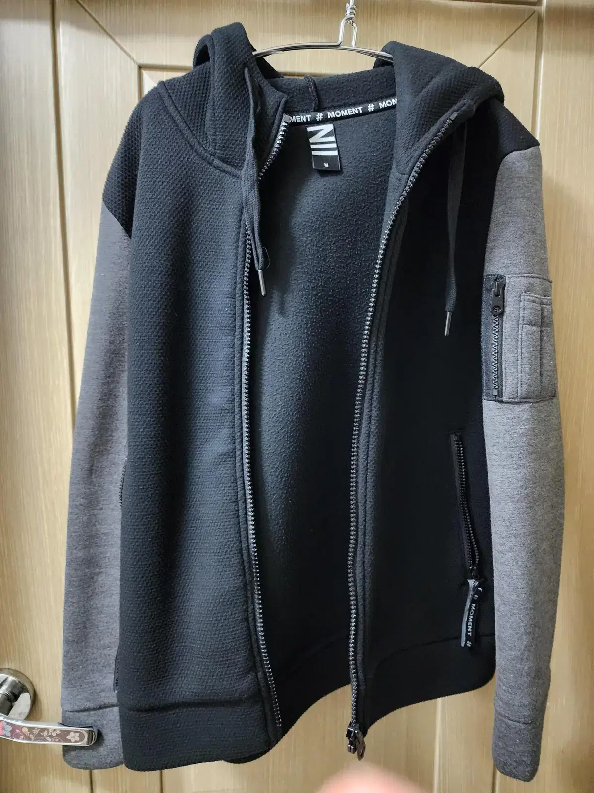 I'm selling a men's hooded jacket, size 95.