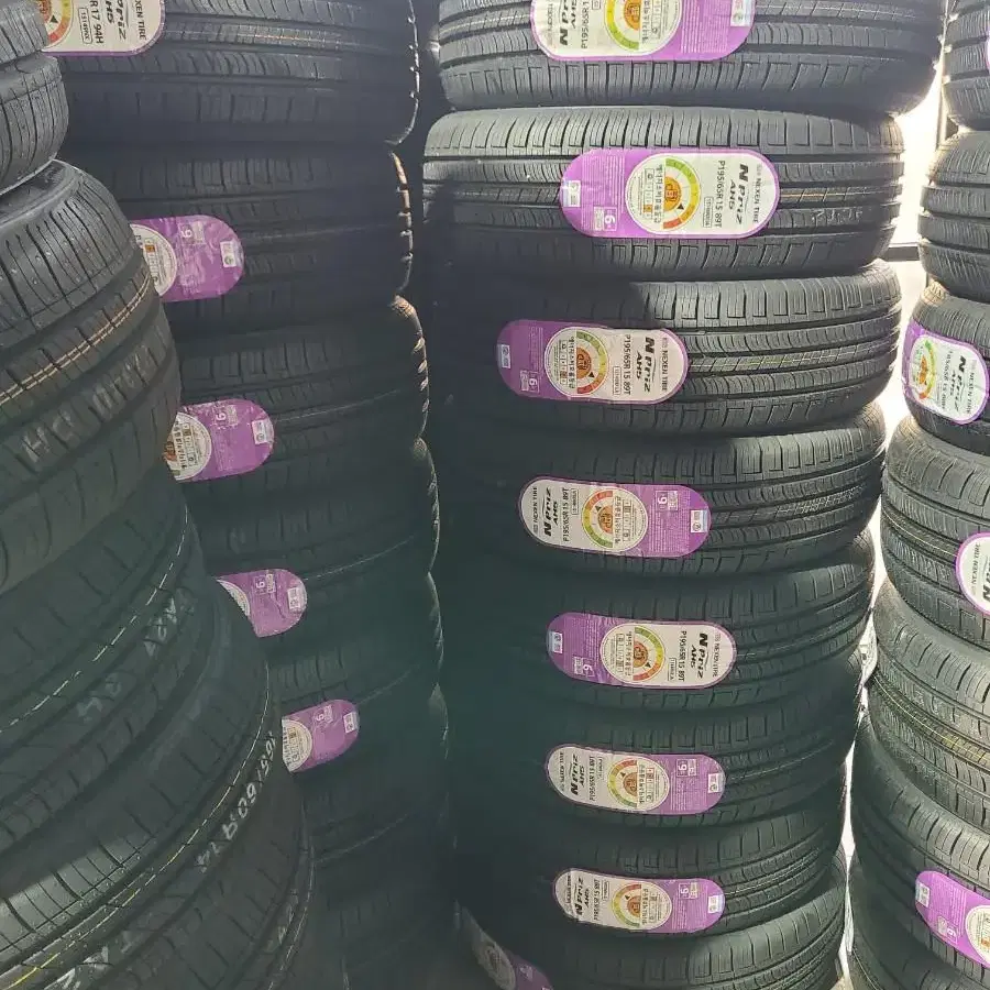 215/55R17 195/65R15  신품타이어 판매합니다.