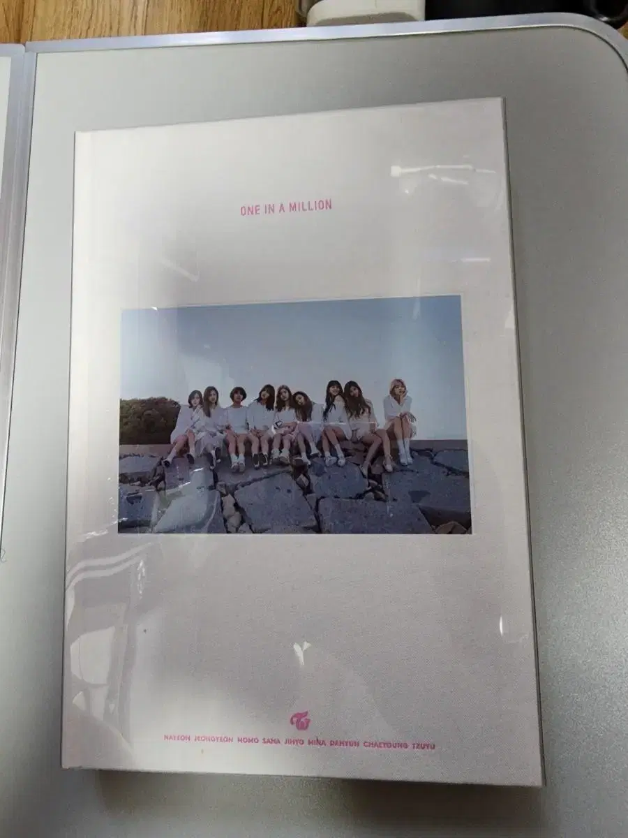 Idol girl group twice photobook sells