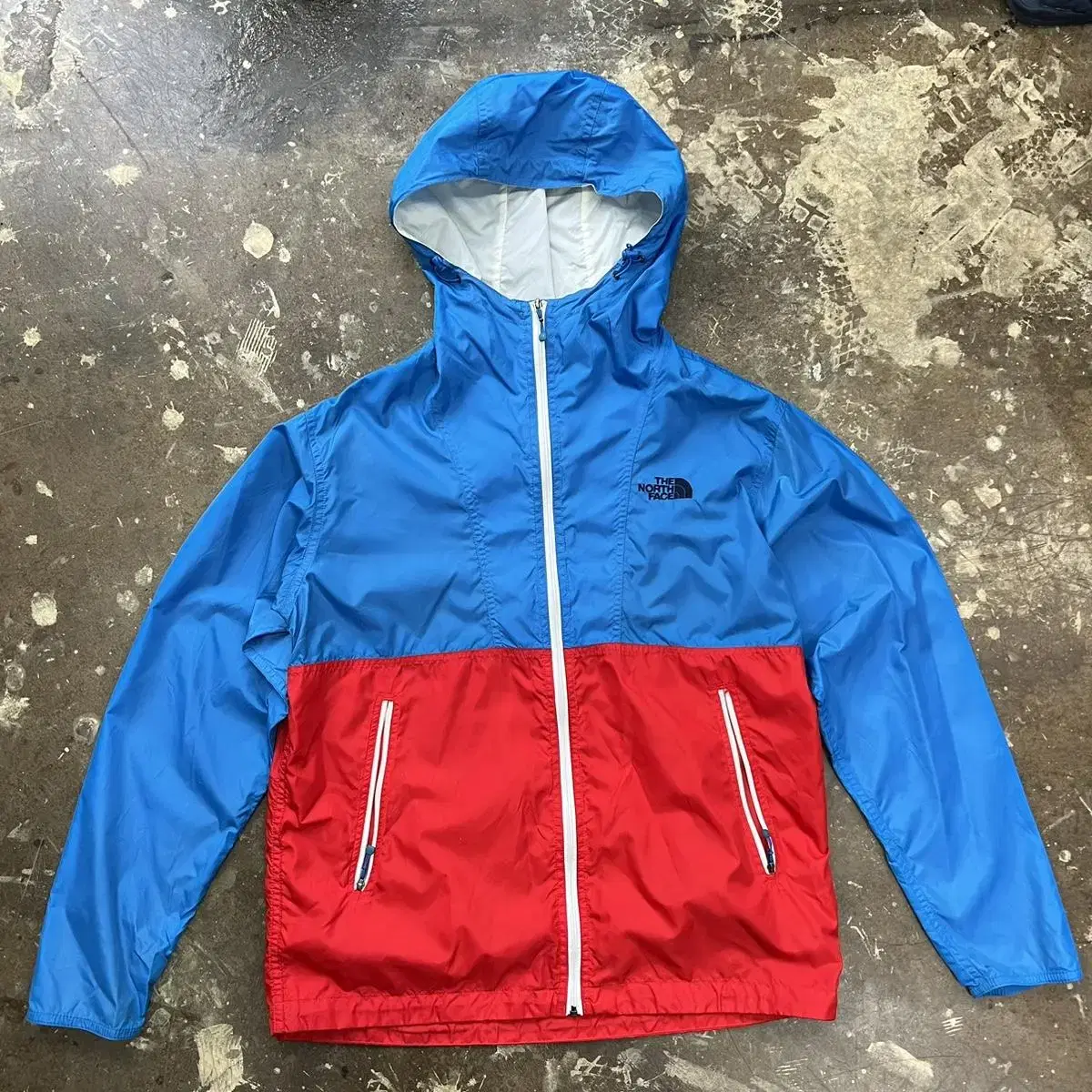 95) The North Face Windbreaker Jacket Unisex