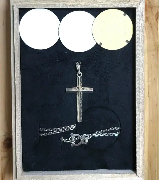 에이징 씨씨씨 목걸이 OLD SIDE CROSS NECKLACE