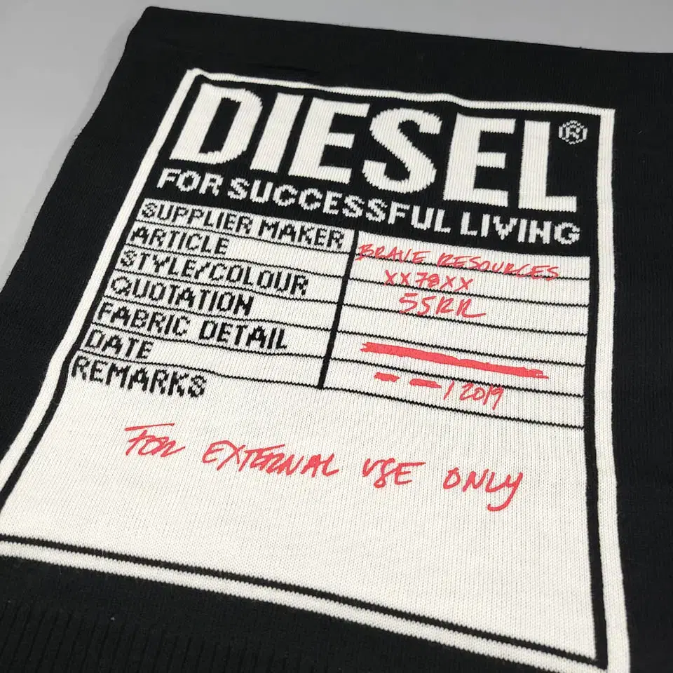 DIESEL 디젤 블랙 화이트 박스패턴 레드 프린팅 아크릴 논테슬 머플러