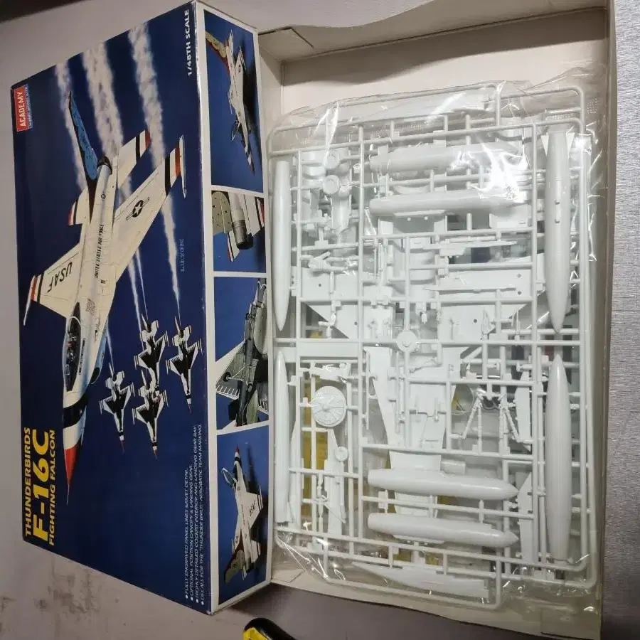 [아카데미] 1/48 F-16C 썬더버드 대형